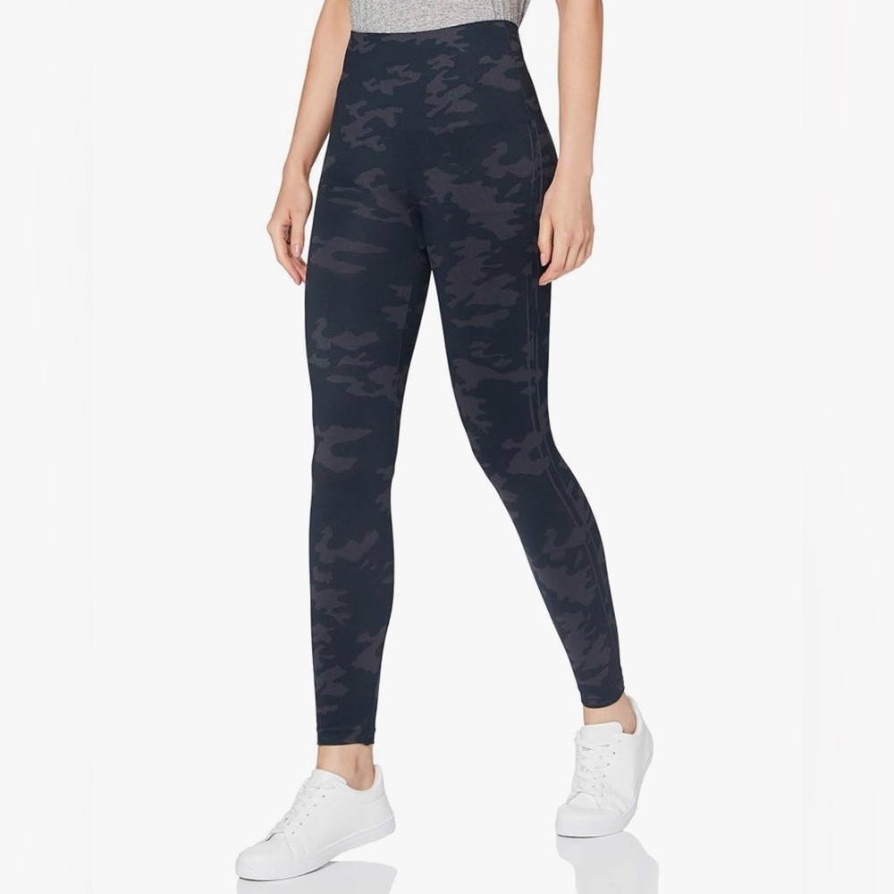 🖤 NWOT SPANX Seamless Black Camo Leggings